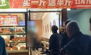 怀疑少给一个饺子，男子怒砸店铺，得知这件事后商家放弃追偿